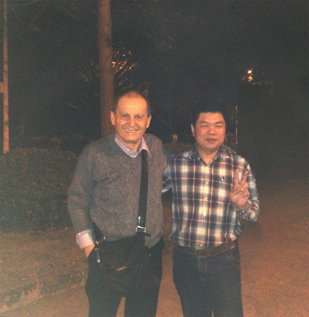 跟美國(guó)客戶夜晚合照